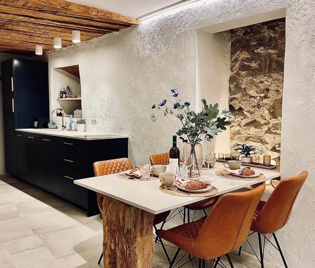 New Design & High Standard Apt From 16Th Century In Old Town-Free Parking Bratislava Exterior foto
